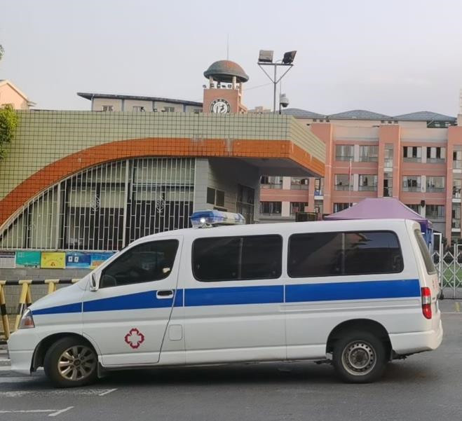 清流救护车出租护送骨折病人一公里多少钱